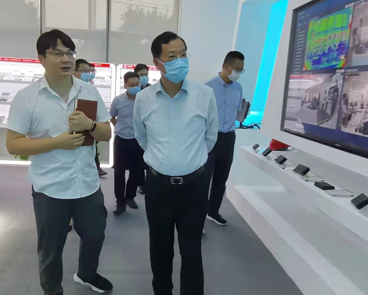 區(qū)委書記許小波、區(qū)管委會主任倪云澤等領(lǐng)導(dǎo)蒞臨海圖科技參觀指導(dǎo)